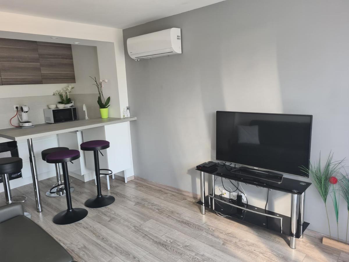 Spacieux Studio Dans Le Beaujolais Saint-Georges-de-Reneins ภายนอก รูปภาพ